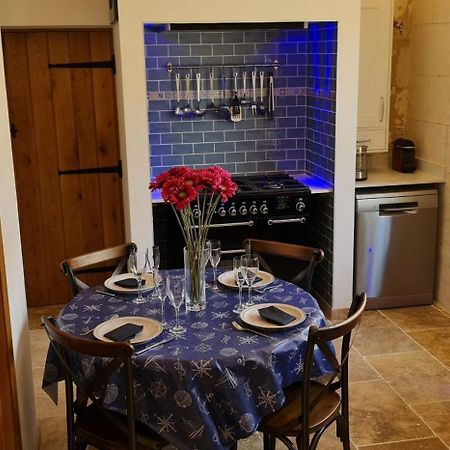 Dom Peyreton Prestige Cottages Set In A Charming Wine Property Villegouge Exterior photo